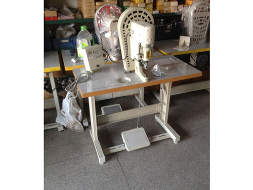 精密電機(jī)雞眼機(jī)